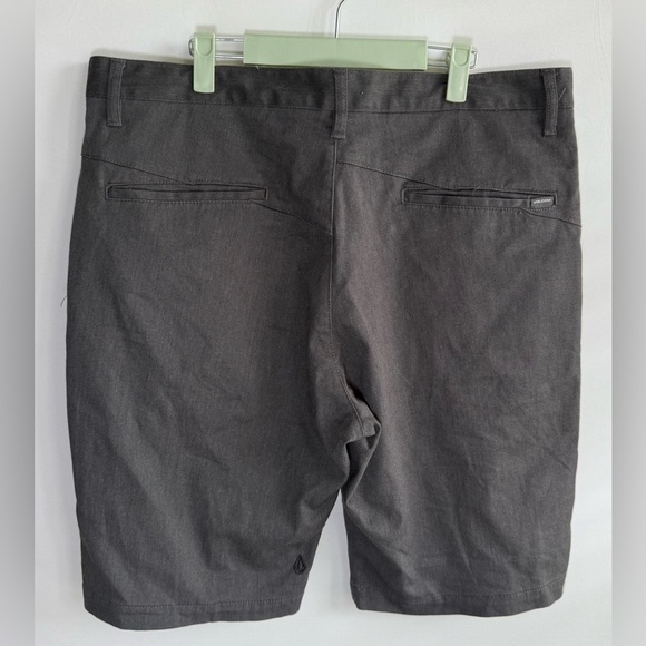 Volcom shorts • Men’s size 36 - Picture 5 of 7